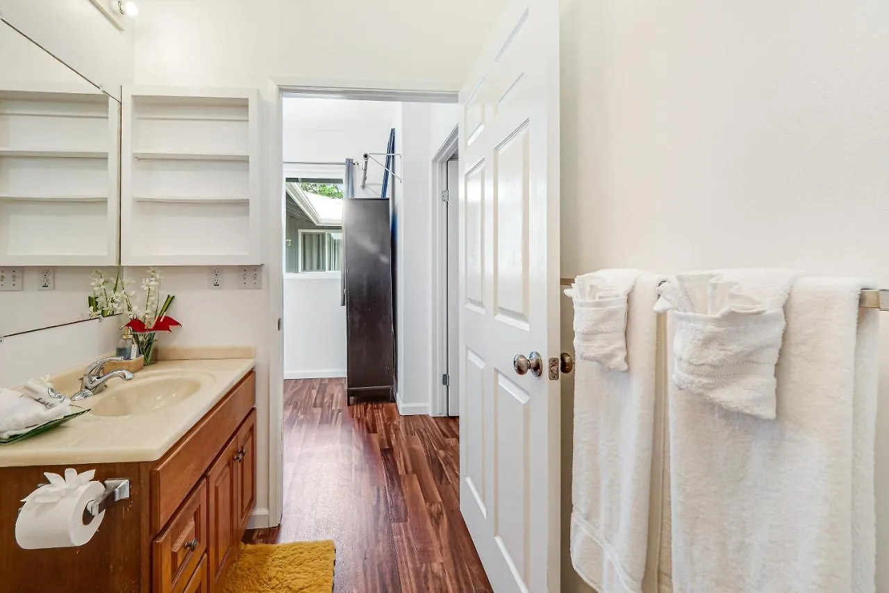 Hale Olena Ohana | 31+ Day Rental Keaau 0*,  United States